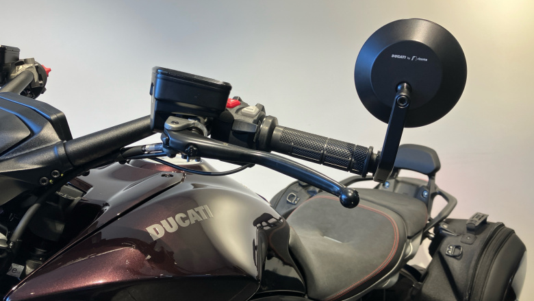 Ducati X Diavel V4 Burning Red (25MY)